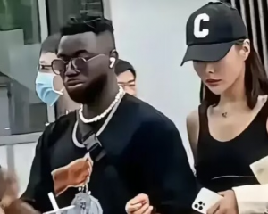 嫁给黑人的中国女孩