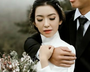 男生为什么喜欢按住女生的手腕