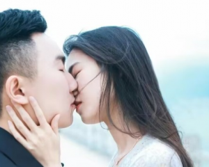 男生接吻时喜欢包住女生嘴唇